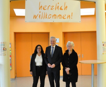 {c_pb_item_image_alt_text}