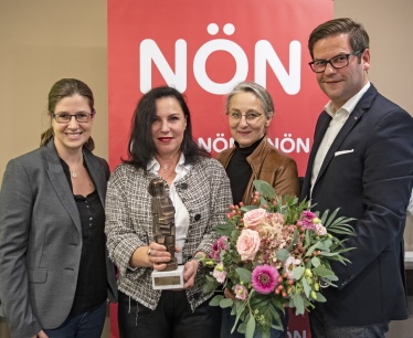 Hohe Auszeichnung für das Autismuszentrum Sonnenschein-v.l.n.r.:Redaktionsleiter-Stellvertreterin Nadja Straubinger, Prim. Dr. Sonja Gobara, MSc, Chefredakteur-Stellvertreterin Eva Hinterer, DI (FH) Robert Richter, Marketingleiter NÖN Fotocredit: NÖN/Erich Marschik